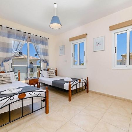 Blue Water Bay Villas باراليمني المظهر الخارجي الصورة