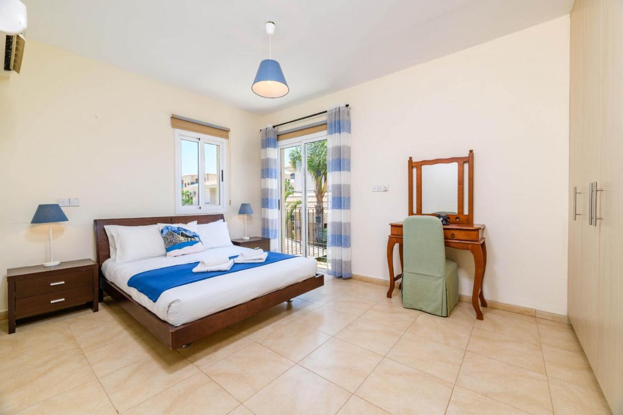 Blue Water Bay Villas باراليمني المظهر الخارجي الصورة