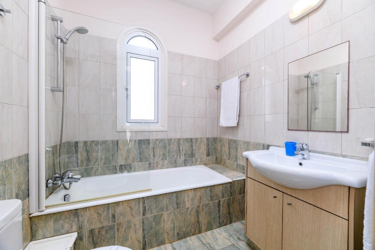 Blue Water Bay Villas باراليمني المظهر الخارجي الصورة