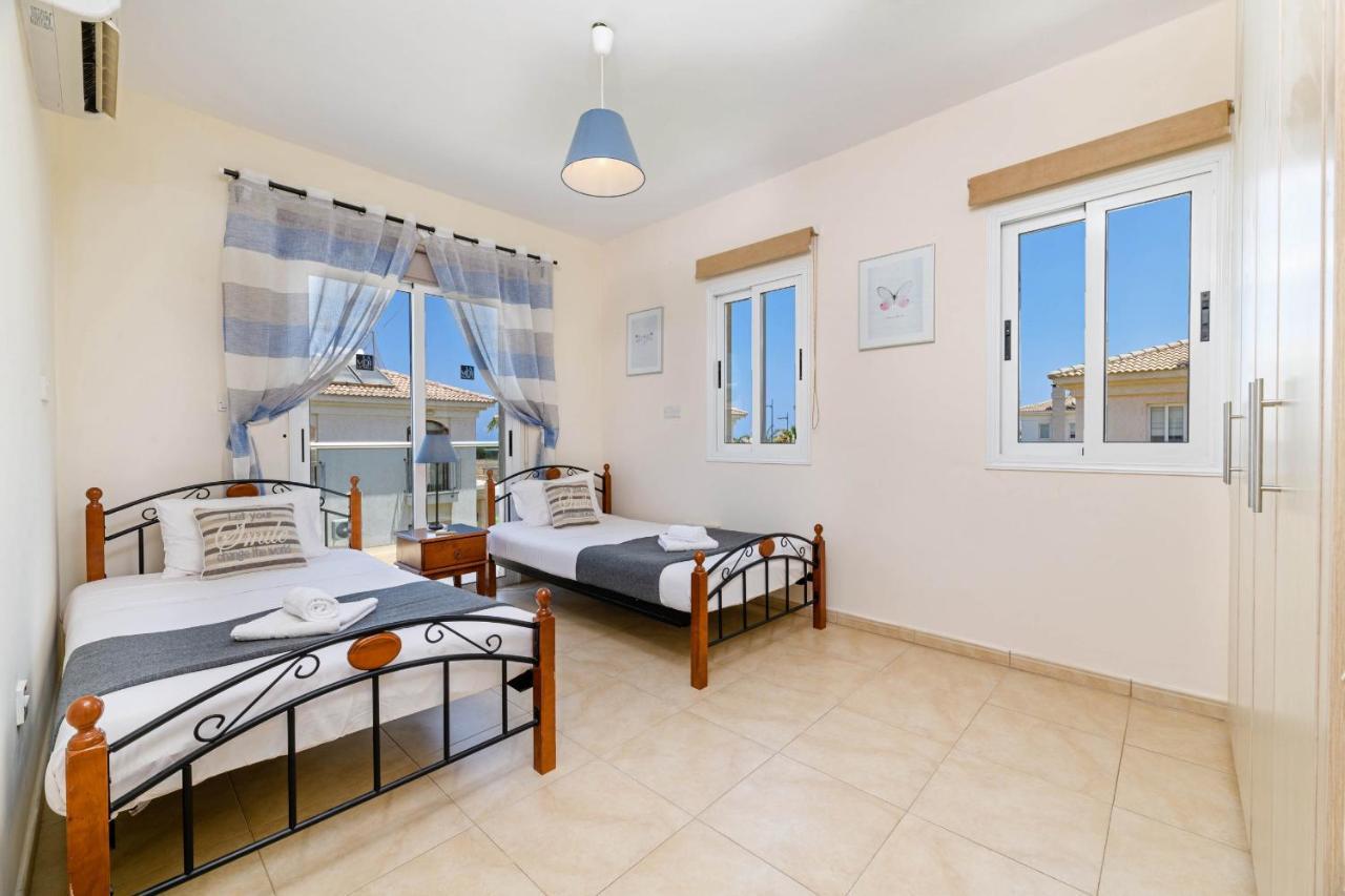 Blue Water Bay Villas باراليمني المظهر الخارجي الصورة