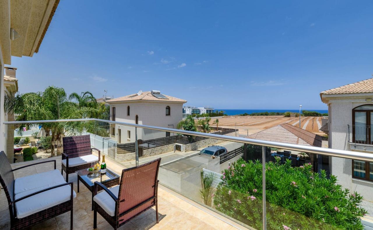 Blue Water Bay Villas باراليمني المظهر الخارجي الصورة
