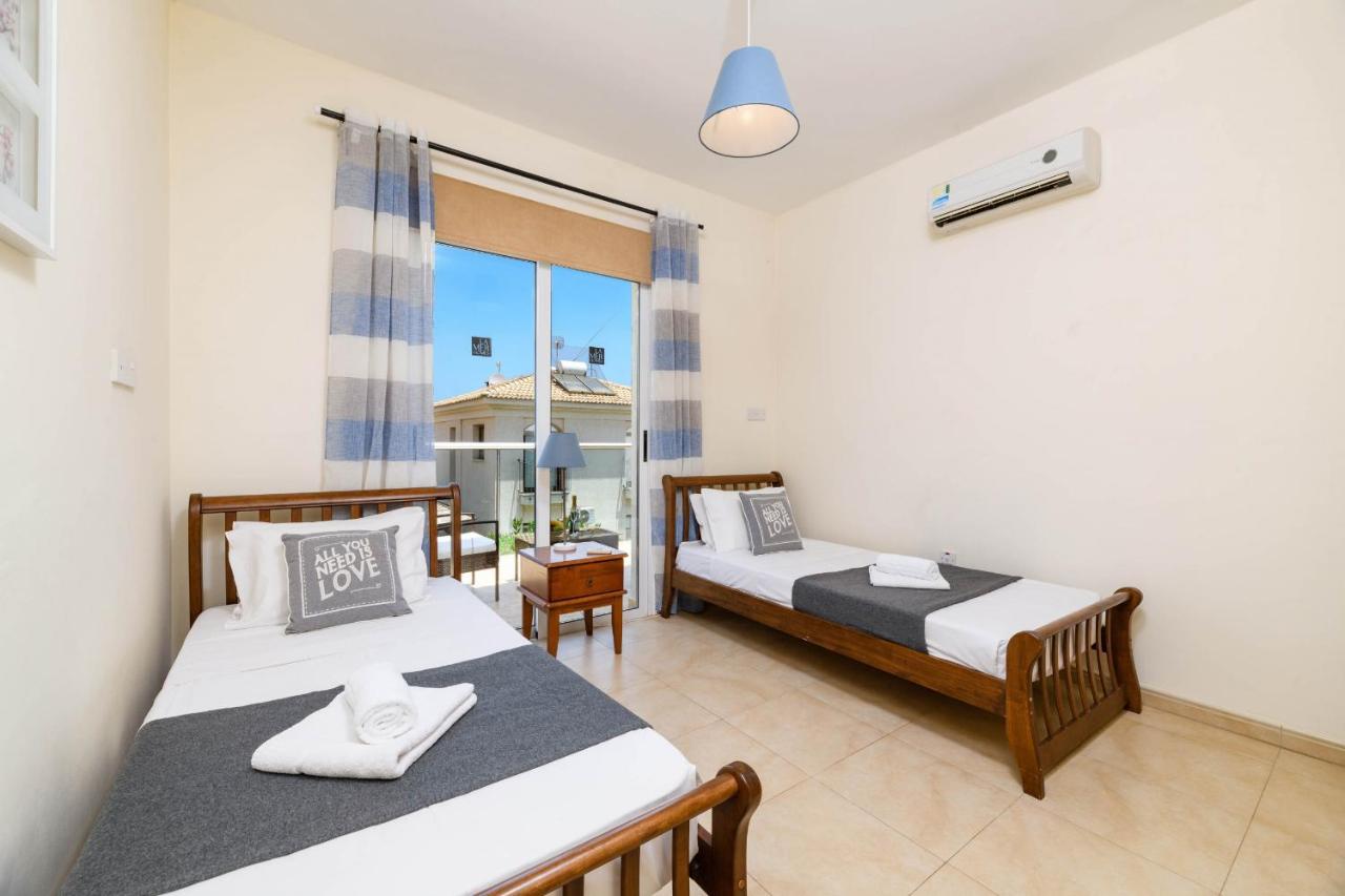 Blue Water Bay Villas باراليمني المظهر الخارجي الصورة