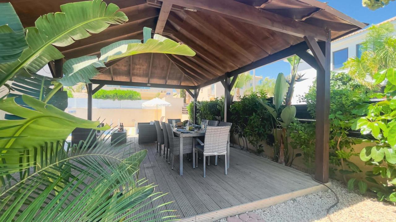 Blue Water Bay Villas باراليمني المظهر الخارجي الصورة