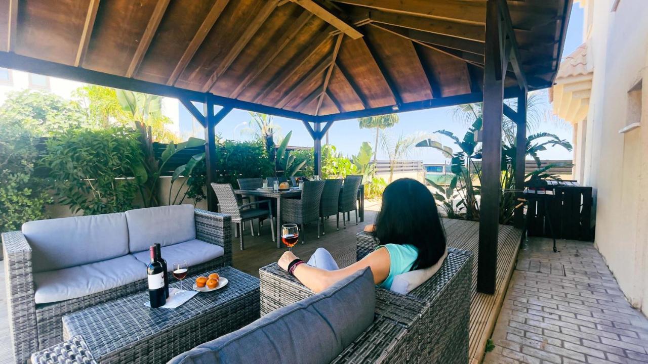 Blue Water Bay Villas باراليمني المظهر الخارجي الصورة