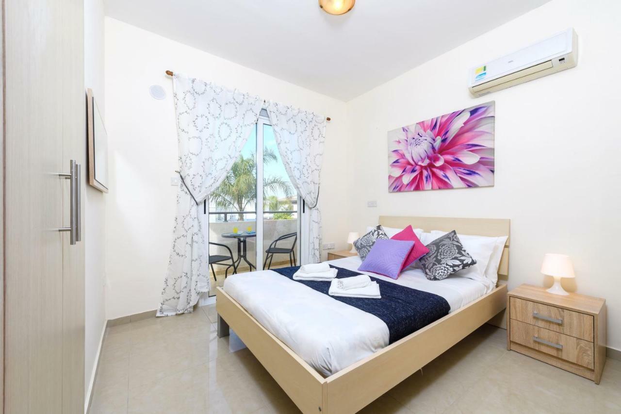 Blue Water Bay Villas باراليمني المظهر الخارجي الصورة