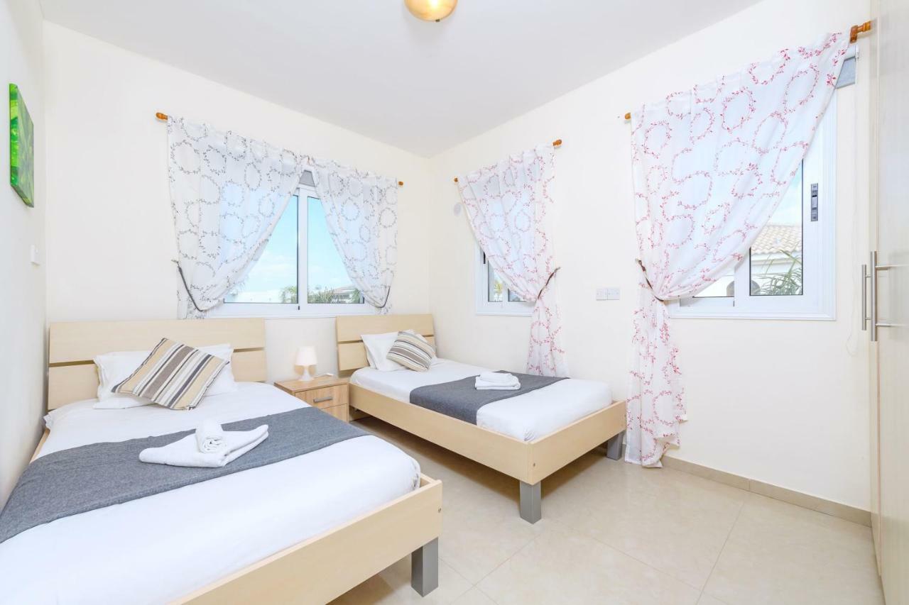 Blue Water Bay Villas باراليمني المظهر الخارجي الصورة
