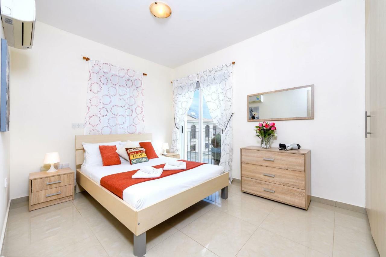 Blue Water Bay Villas باراليمني المظهر الخارجي الصورة