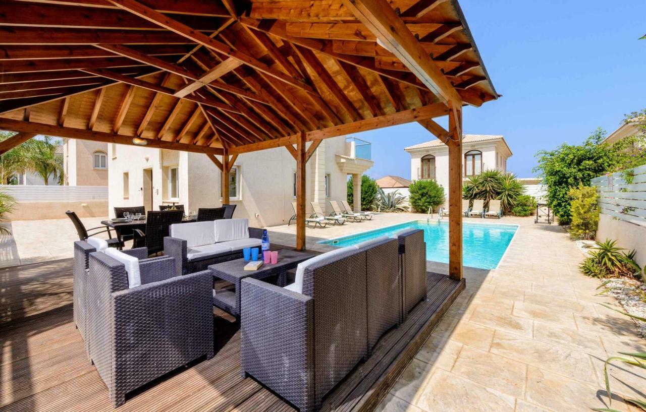 Blue Water Bay Villas باراليمني المظهر الخارجي الصورة
