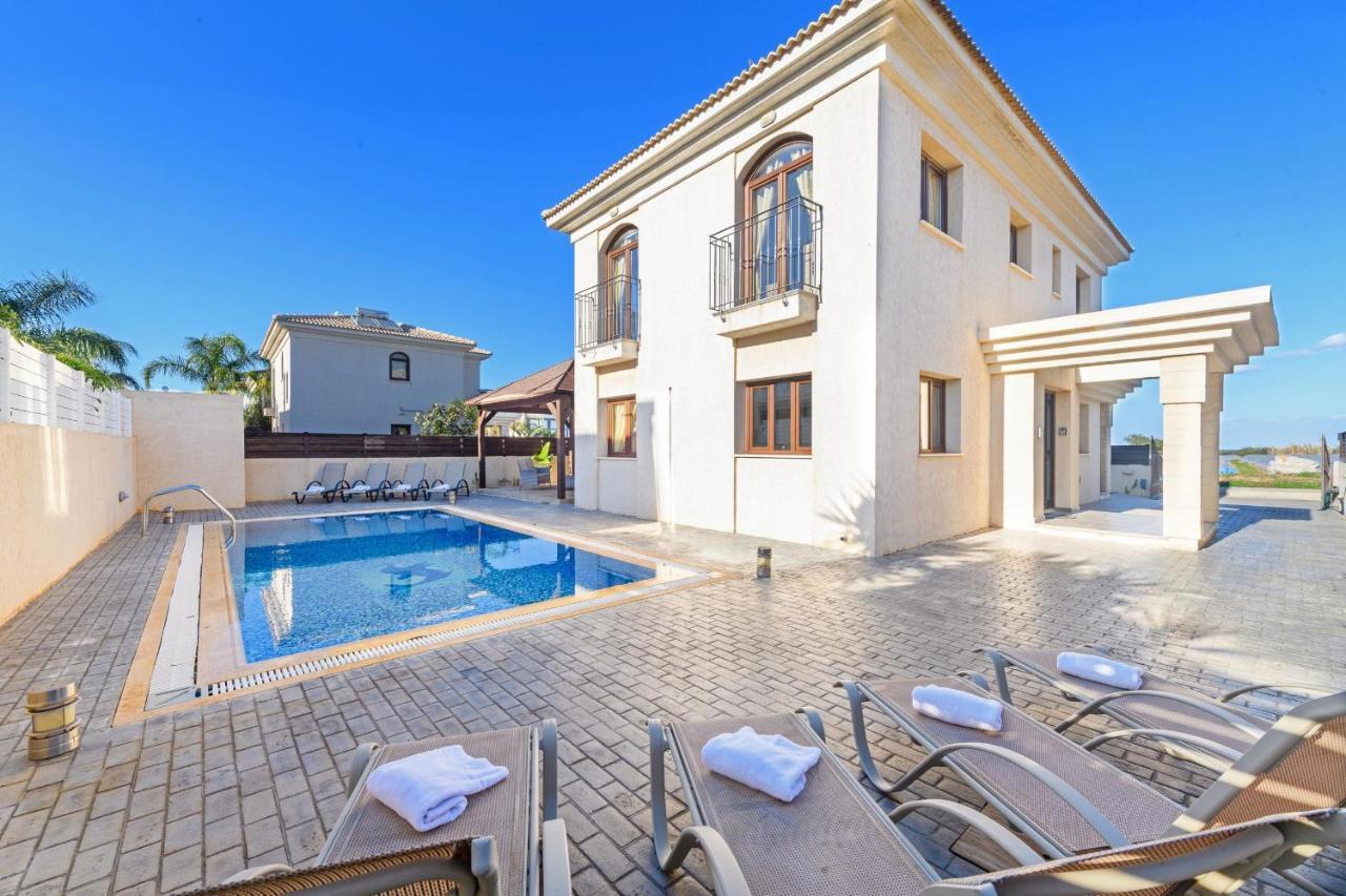 Blue Water Bay Villas باراليمني المظهر الخارجي الصورة