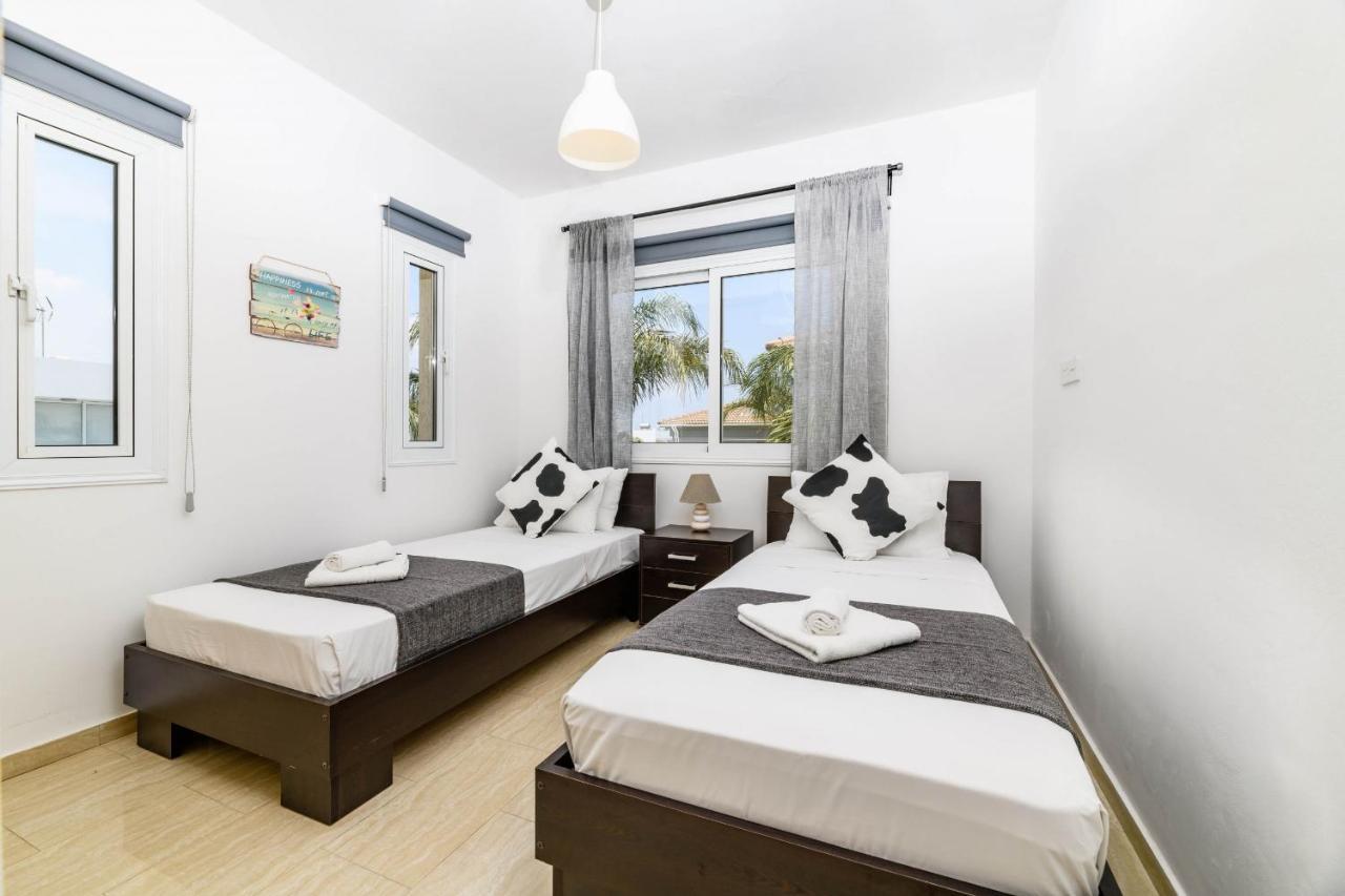 Blue Water Bay Villas باراليمني المظهر الخارجي الصورة