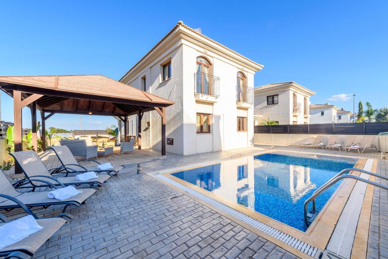 Blue Water Bay Villas باراليمني المظهر الخارجي الصورة