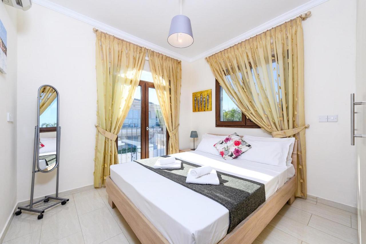 Blue Water Bay Villas باراليمني المظهر الخارجي الصورة