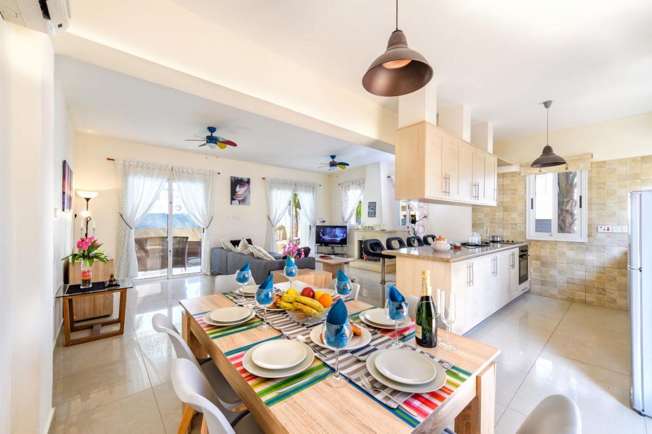 Blue Water Bay Villas باراليمني المظهر الخارجي الصورة
