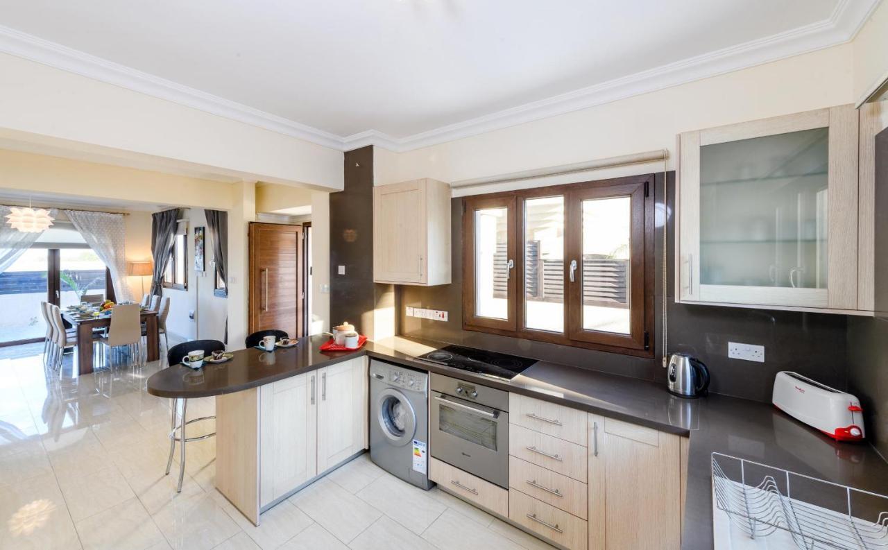 Blue Water Bay Villas باراليمني المظهر الخارجي الصورة