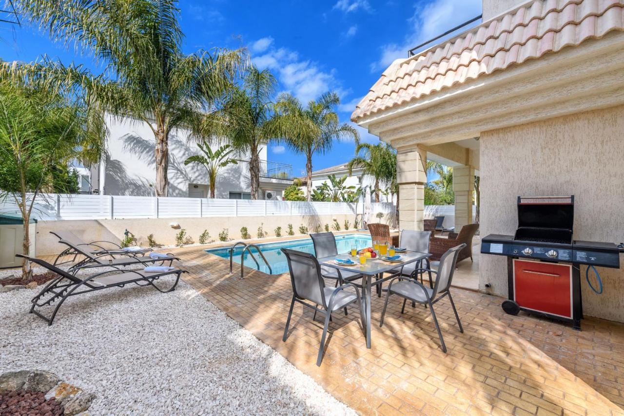Blue Water Bay Villas باراليمني المظهر الخارجي الصورة