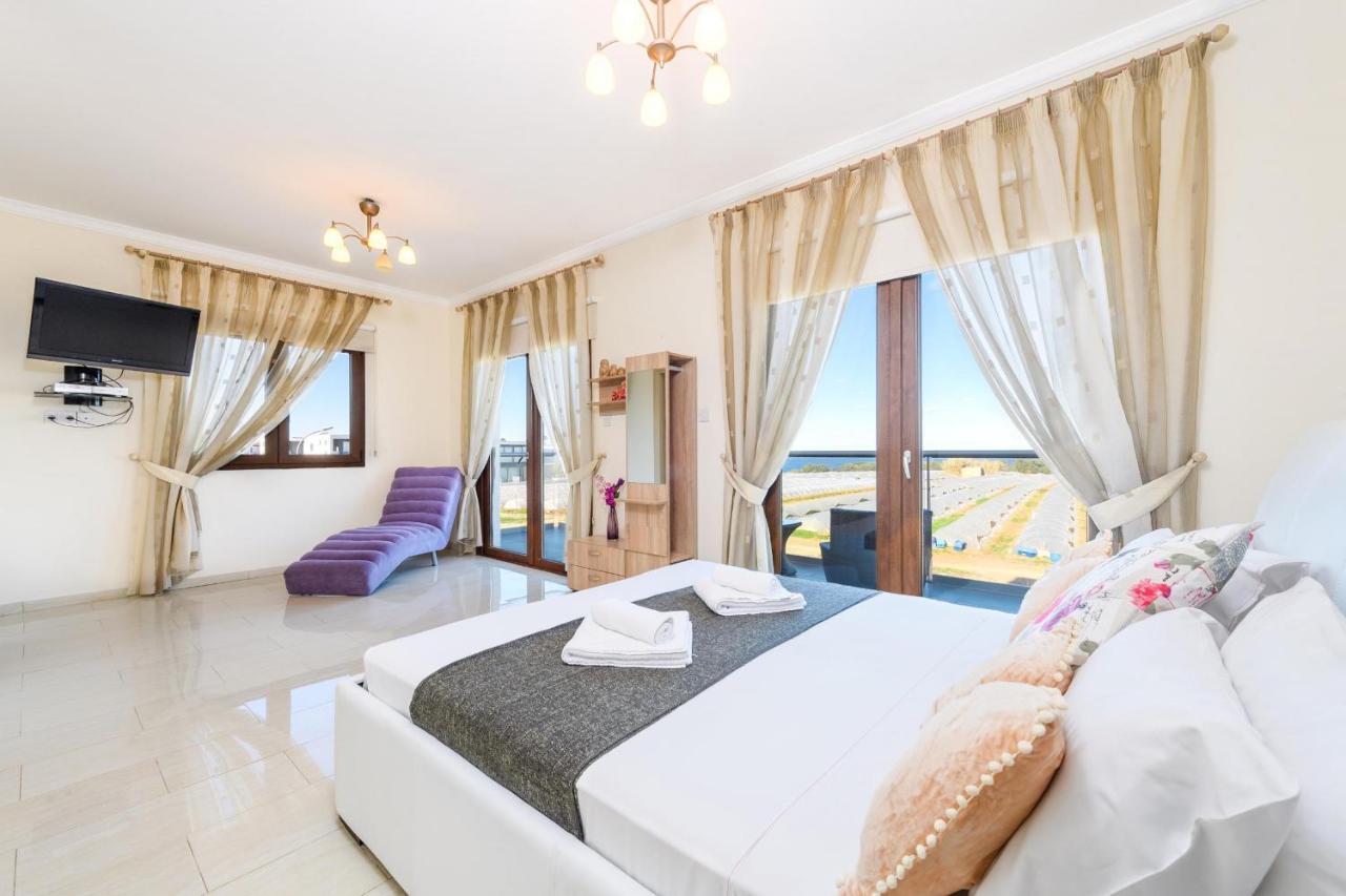 Blue Water Bay Villas باراليمني المظهر الخارجي الصورة